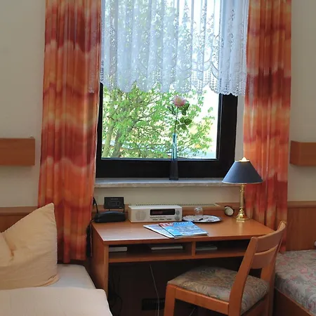 Waldschloss מלון 3*